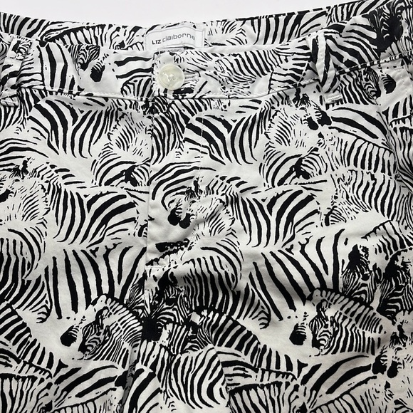 Liz Claiborne Zebra Print Shorts Size 16 - Picture 13 of 16